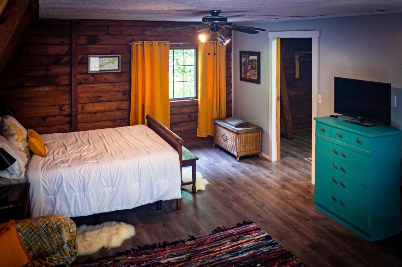 워츠버러 Hikers Haven, A Cozy Cabin Loft Above Bashakill Wildlife Refuge 빌라 외부 사진
